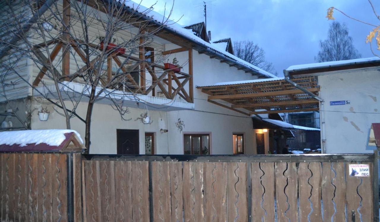 Карпатський Дуб Hotell Jaremtsje Eksteriør bilde